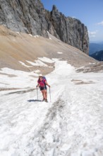 Mountaineer on a snowfield, mountain basin with glacier remnant of the Höllentalferner, Höllental,