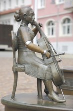 Cello player at the Musicians' Fountain by Bonifatius Stirnberg 1989, cello, stringed instrument,