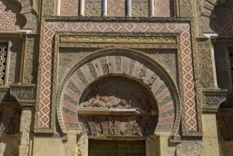 Córdoba Cathedral Mosque, Mezquita-Cathedral, Impressive arch of decorated sandstone with red and