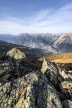View from the ridge of the Venet to the mountain panorama of the Parzinn Group of the Lechtal Alps,