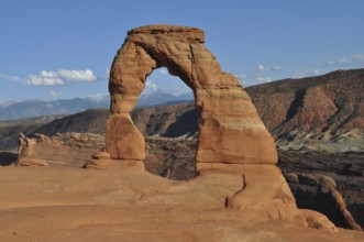 Delicate Arch, a beautiful natural rock arch in the middle of an extensive desert landscape, Arches