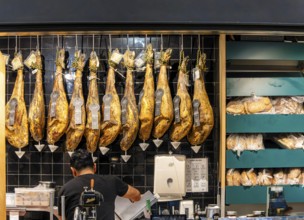 The Mercadeo da Ribeira, also known as TimeOut Market, is the best address for Portuguese