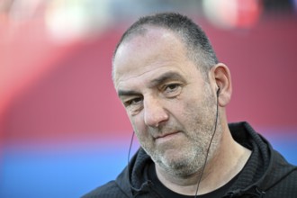 Coach coach Frank Schmidt 1. FC Heidenheim 1846 FCH portrait thoughtful soccer Bundesliga,