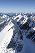Berge im Winter, Blick auf Vorderlahner Kopf vom Sonntagshorn, Chiemgauer Alpen, Bayern,