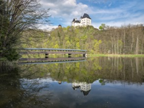 Burgk Castle and the covered wooden footbridge are reflected in the river Saale in spring, Burgk,