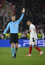 Referee Referee Davide Massa (ITA) Gesture Gesture Enzo Millot VfB Stuttgart (08) Champions League,