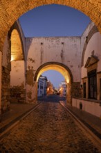 Night shot, city archway, archway, Arco do Repouso, street lamp, old town, Faro, dusk, evening
