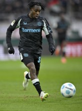 Jeremie Frimpong Bayer 04 Leverkusen (30) Action on the ball WWK Arena, Augsburg, Bavaria, Germany