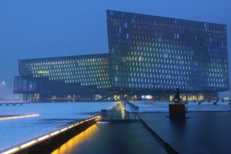 Harpa Concert Hall, Tónlistar- og ráðstefnuhúsið í Reykjavík, Blue Hour, Winter, Reykavik, Iceland,