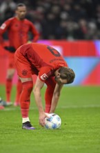 Preparation for penalty kick, Harry Kane FC Bayern Munich FCB (09) Allianz Arena, Munich, Bavaria,