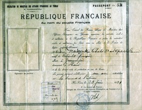 Passeport français délivré par le ministère des affaires étrangères au Yunnan (Chine)