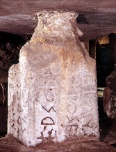 Lapis Niger. Pierre noire gravée dans le pavement du Forum de Rome