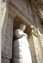 Bibliothèque de Celsus (détail d'une sculpture)