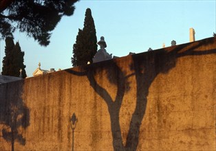 Mur d'un cimetière, France