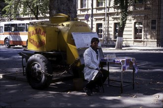 Vendeur de boissons en Ouzbékistan