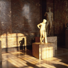 Statue d'éphèbe du type de "Narcisse"