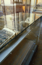 Momie dans une vitrine du Département des Antiquités Egyptiennes du Musée du Louvre