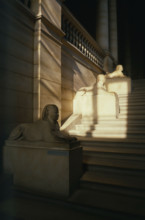 Allée de sphinx présentée au Musée du Louvre