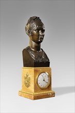 Horloge surmontée d'un buste de la princesse Elisa Bonaparte