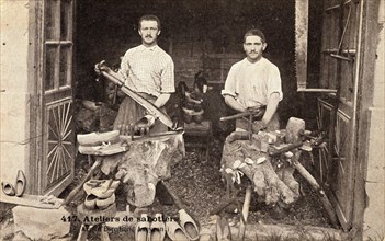 Clog makers at Espalion