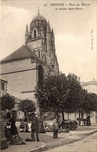 Place du marché et clocher Saint-Pierre
Saintes