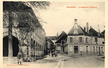 Ouanne,
Town hall