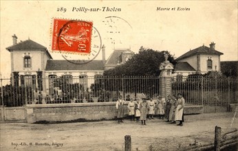 Poilly-sur-Tholon,
Mairie et école