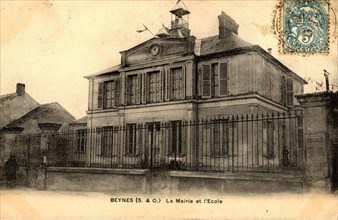 Beynes,
Mairie et école