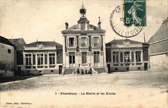 CHANTELOUP-LES-VIGNES,
Mairie et école