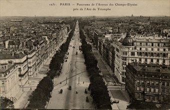Paris, L'Avenue des Champs-Elysées depuis l'Arc de Triomphe
