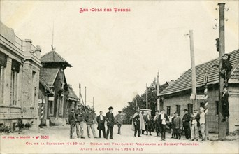 Col de la Schlucht, douaniers français et allemands au poteau-frontière