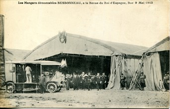 Buc, les hangars démontables Bessonneau, à la Revue du roi d'Espagne le 9 mai 1913