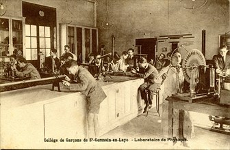 Saint-Germain-En-Laye, laboratoire de physique du collège de garçons