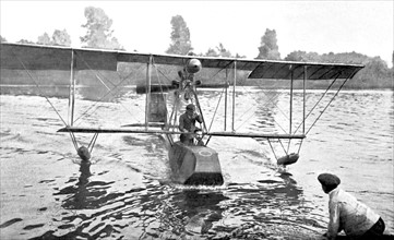 Beaumont testing his hydroplane, 1912