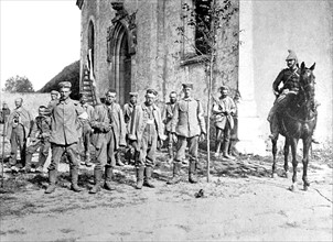 Première Guerre Mondiale. Prisonniers allemands à Neufmoutiers