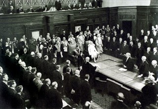In Australia, inauguration of the new Parliament of  Canberra (1927)