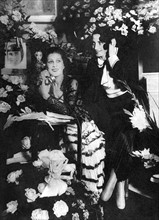 Premier Paris-New York par les airs (1930) : Costes appelle au téléphone sa femme depuis New York