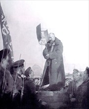 Révolution russe (1917). Le député géorgien Nicolas Tchéidzé, président exécutif des députés ouvriers et soldat
