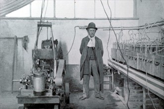 M. Berthelot dans son laboratoire de Meudon (1901)
