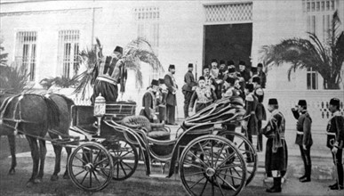 Première Guerre Mondiale. Le sultan de Turquie, Mehmed V, se rend à la mosquée
