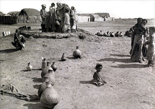 A Djibouti, indigènes à la fontaine (1921)