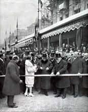 A Paris, 75 ans après le 1er coup de pioche, achèvement du boulevard Haussmann