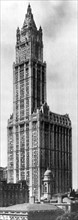 New York: the Woolworth Building (1927)