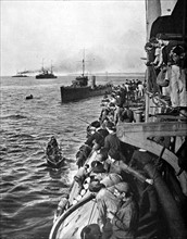 Première Guerre Mondiale. Attaque de la flotte anglo-française contre les forts des Dardanelles