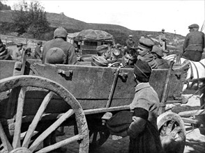 Première Guerre Mondiale. Charrette de prisonniers allemands blessés arrivant à Mont-Saint-Eloi (10 mai 1915)