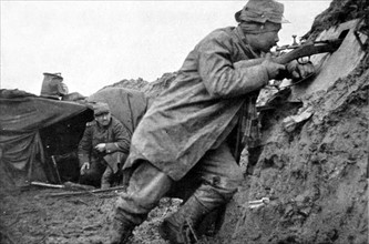 Première Guerre Mondiale. Dans la boue des tranchées du nord (1915)
