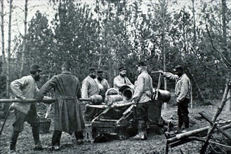World War I. Loading the 220-mm mortar (1915)