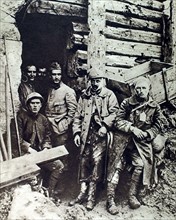 World War I. Wounded  in Le Bois de Vaux-Chapître, two soldiers at the Tavannes ambulance (1916)
