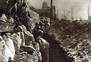Première Guerre Mondiale. Sur le front de la Somme, troupes françaises retranchées dans le village de Biaches depuis le 7 juillet (1916)
