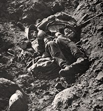 Première Guerre Mondiale. Duel à mort dans une tranchée près de Combles